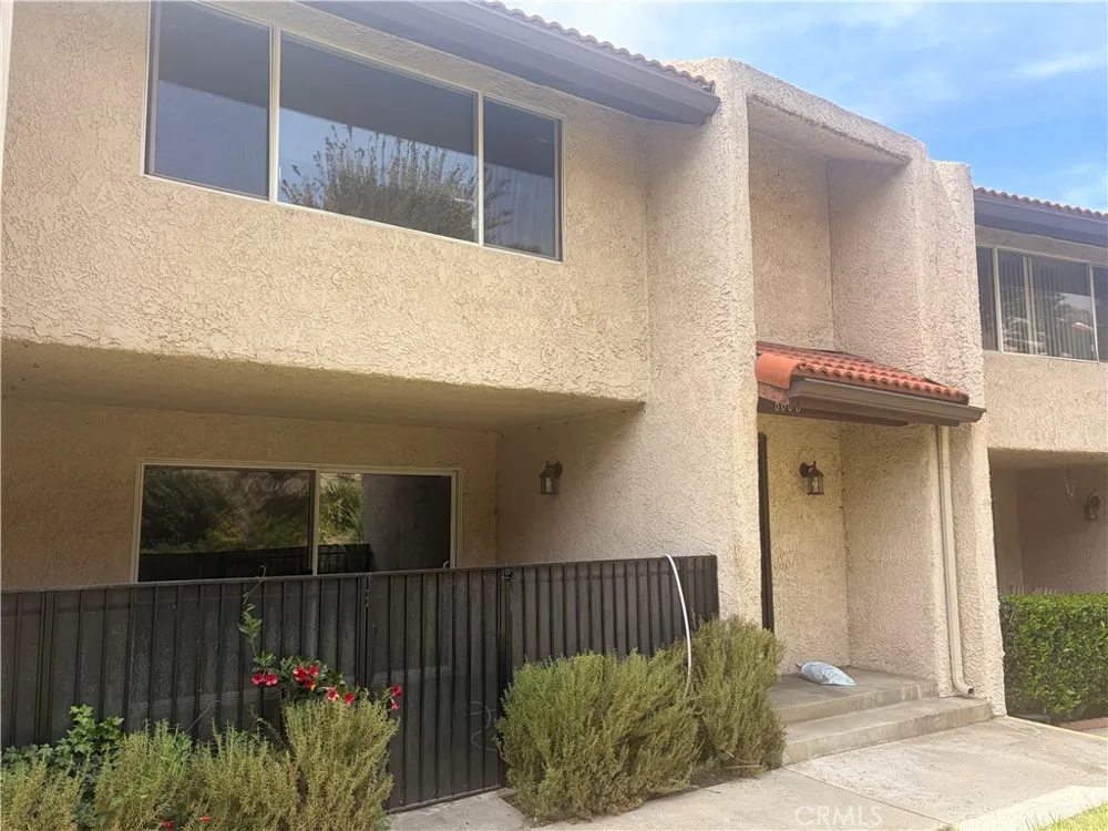 8008 Via Verona Burbank, CA 91504