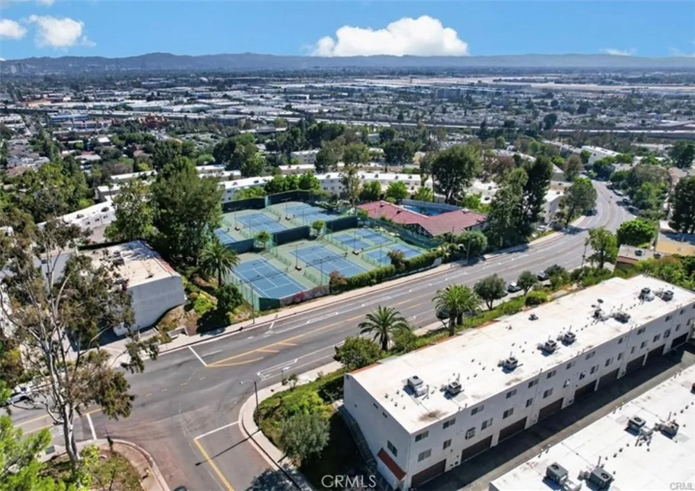 8008 Via Verona Burbank, CA 91504