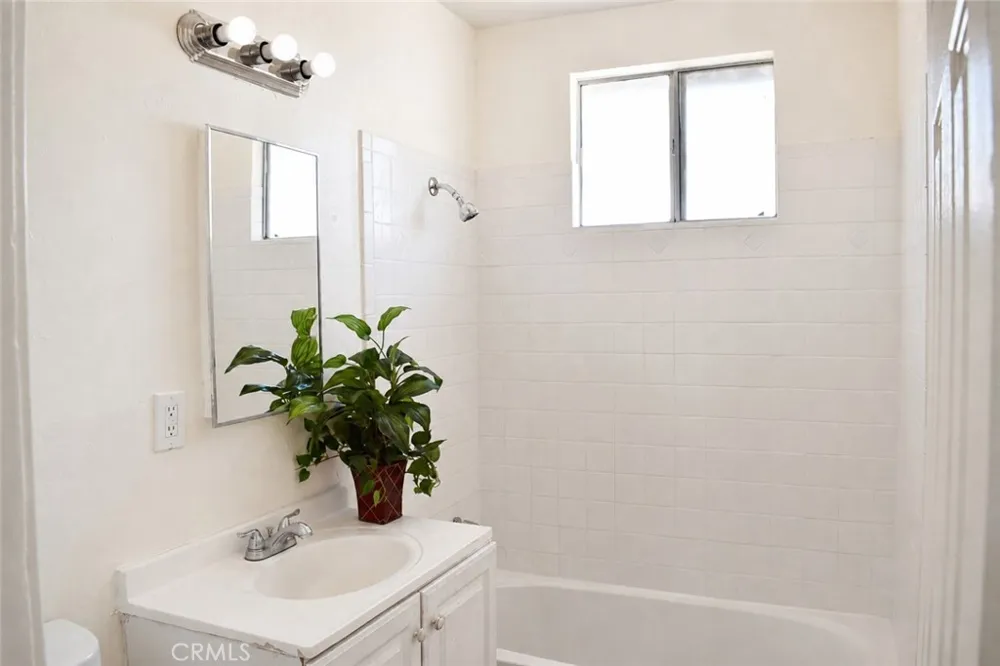5474 San Bernardino Montclair, CA 91763