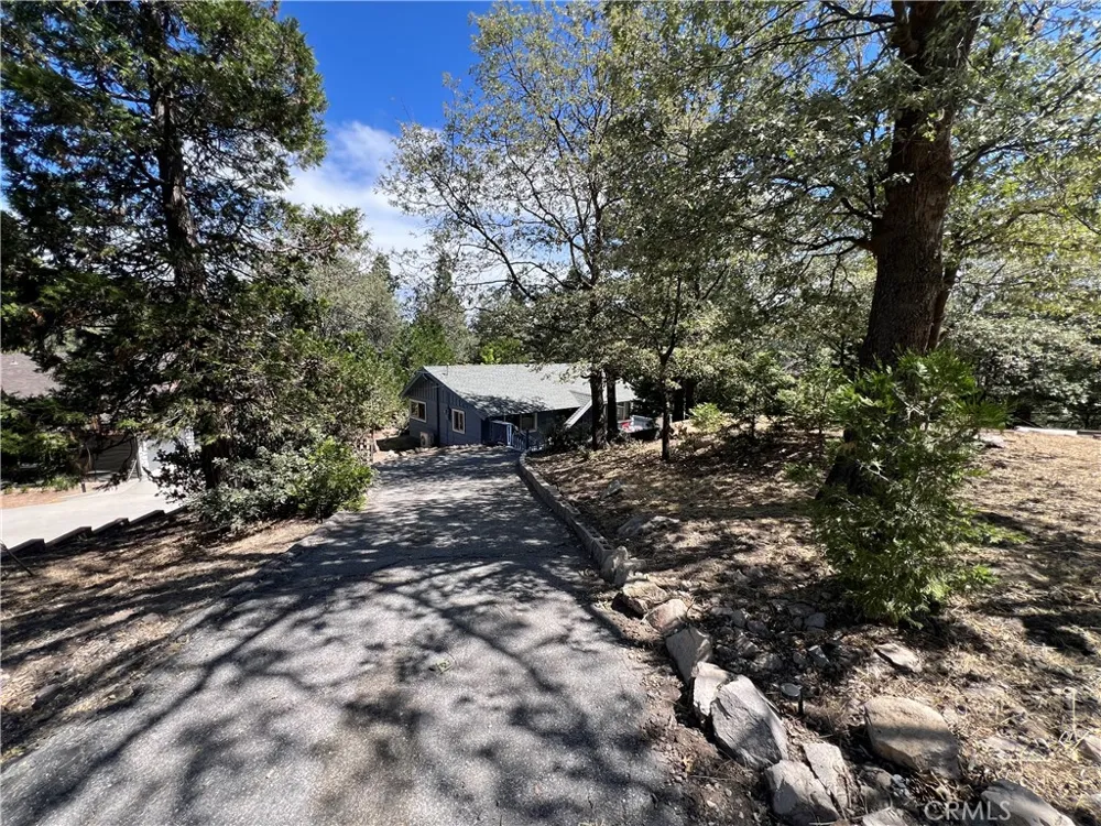 253 La Casita Twin Peaks, CA 92391
