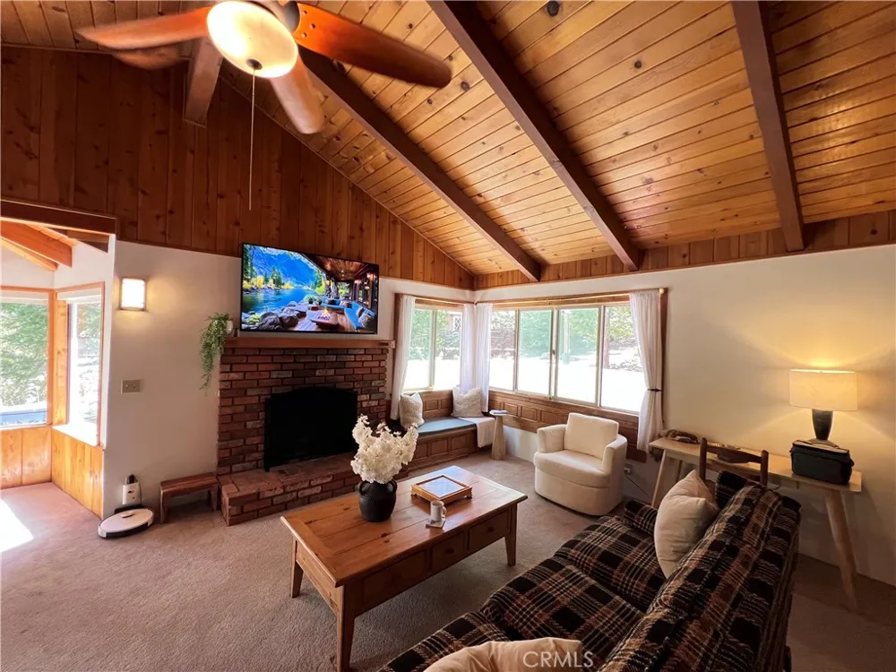 253 La Casita Twin Peaks, CA 92391