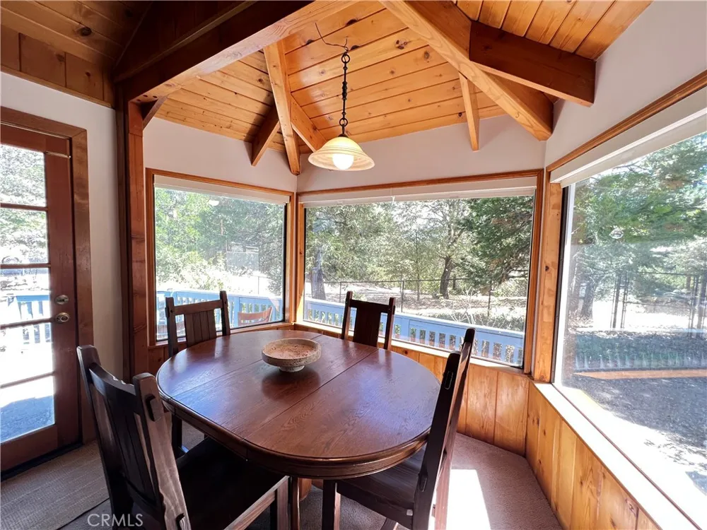 253 La Casita Twin Peaks, CA 92391