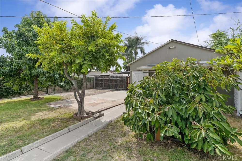 5125 Landis Baldwin Park, CA 91706