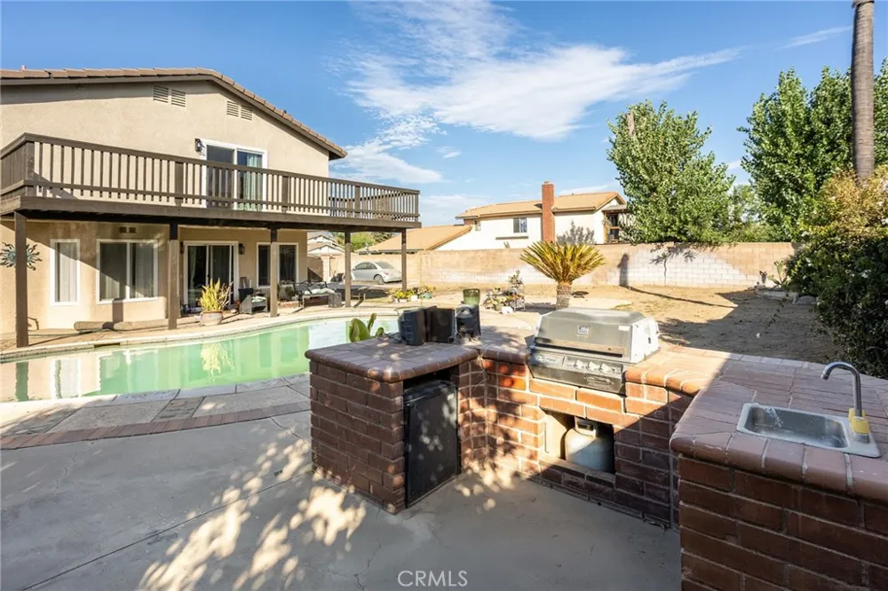 1551 W Via Bello Drive Rialto, CA 92377