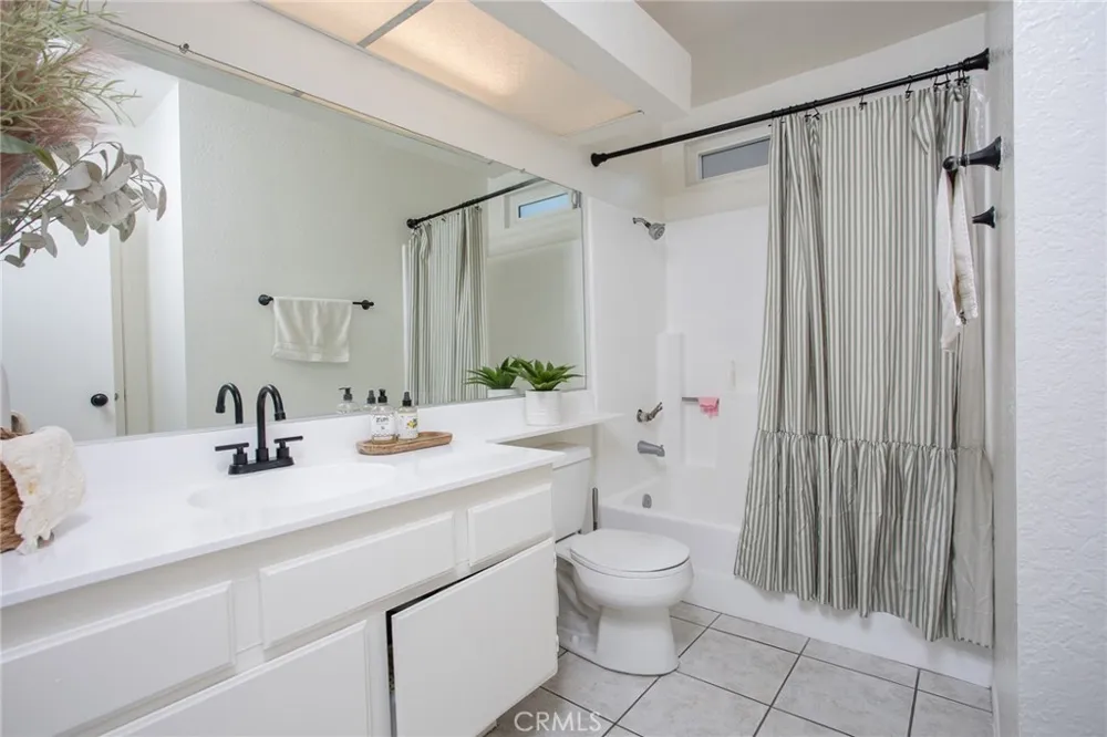 1551 W Via Bello Drive Rialto, CA 92377