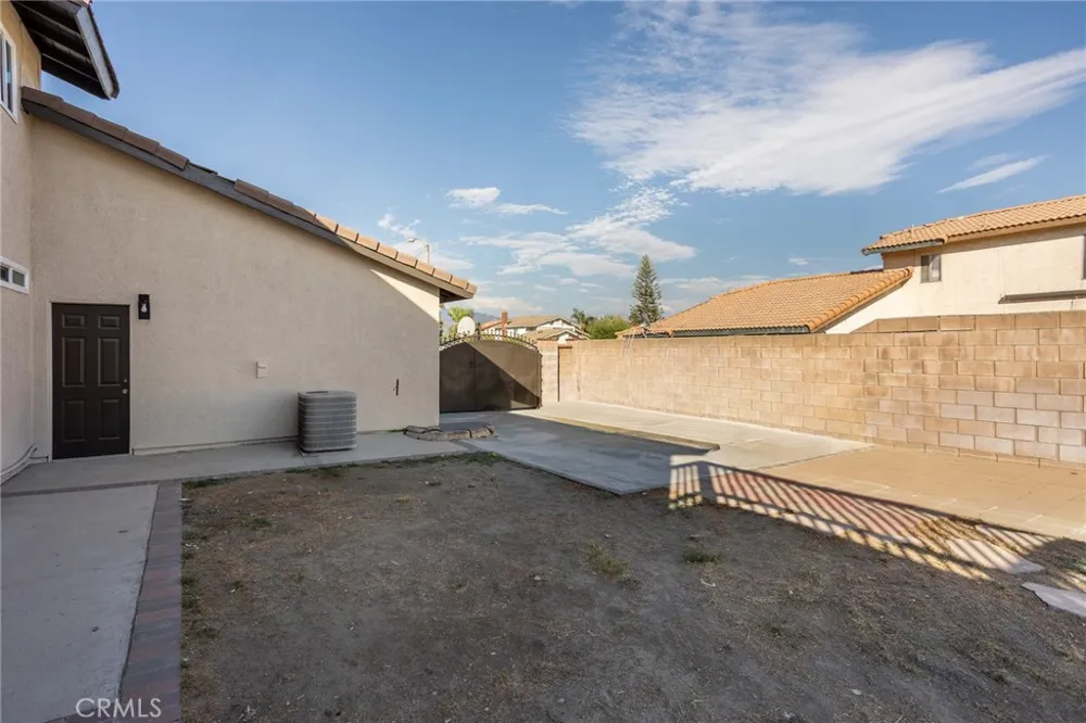 1551 W Via Bello Drive Rialto, CA 92377