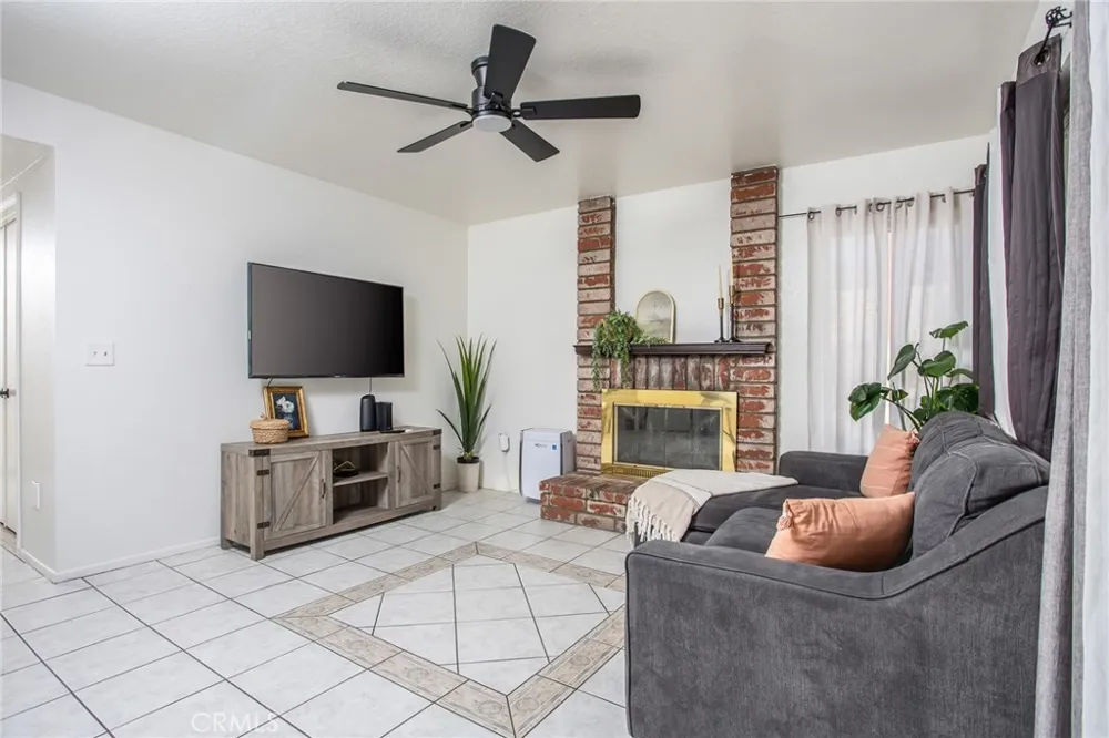 1551 W Via Bello Drive Rialto, CA 92377