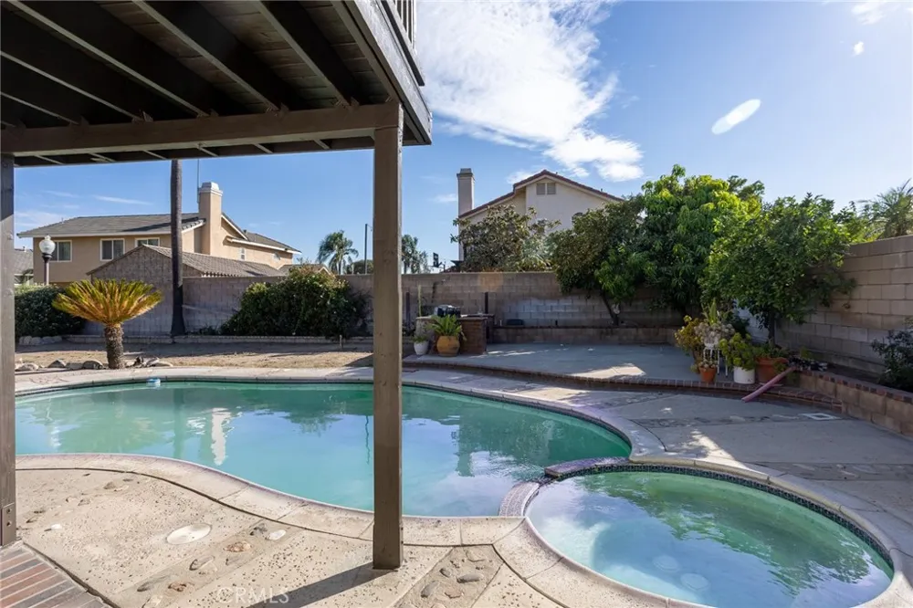 1551 W Via Bello Drive Rialto, CA 92377