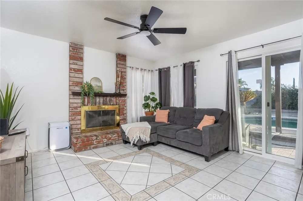 1551 W Via Bello Drive Rialto, CA 92377
