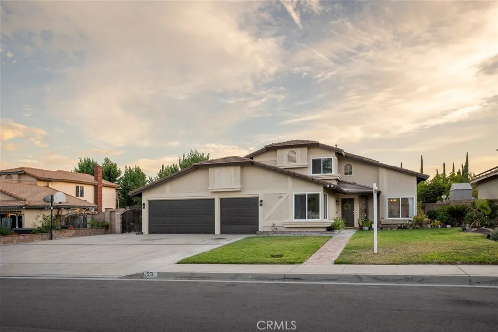 1551 W Via Bello Drive Rialto, CA 92377