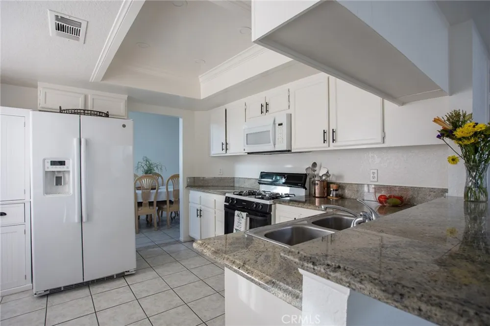 1551 W Via Bello Drive Rialto, CA 92377