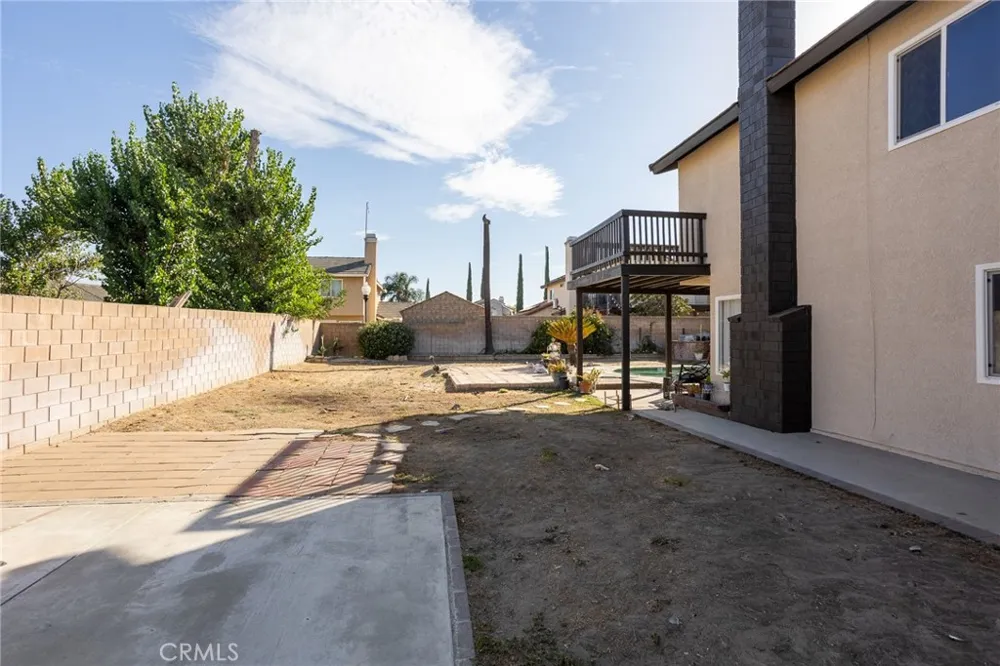 1551 W Via Bello Drive Rialto, CA 92377
