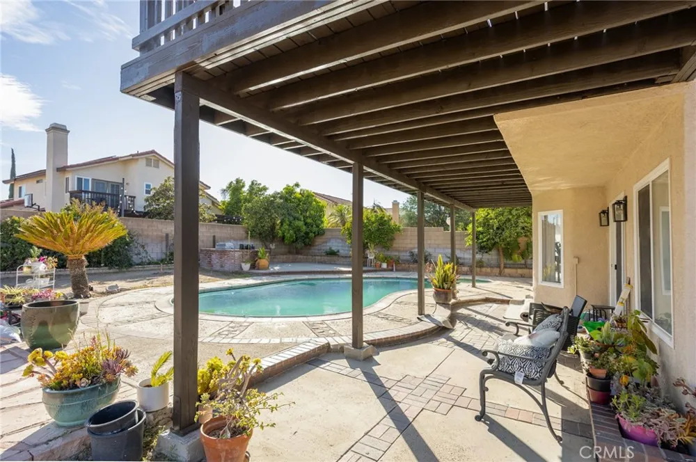 1551 W Via Bello Drive Rialto, CA 92377