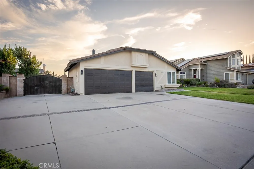 1551 W Via Bello Drive Rialto, CA 92377