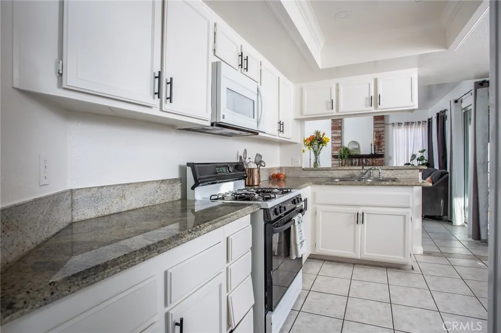 1551 W Via Bello Drive Rialto, CA 92377