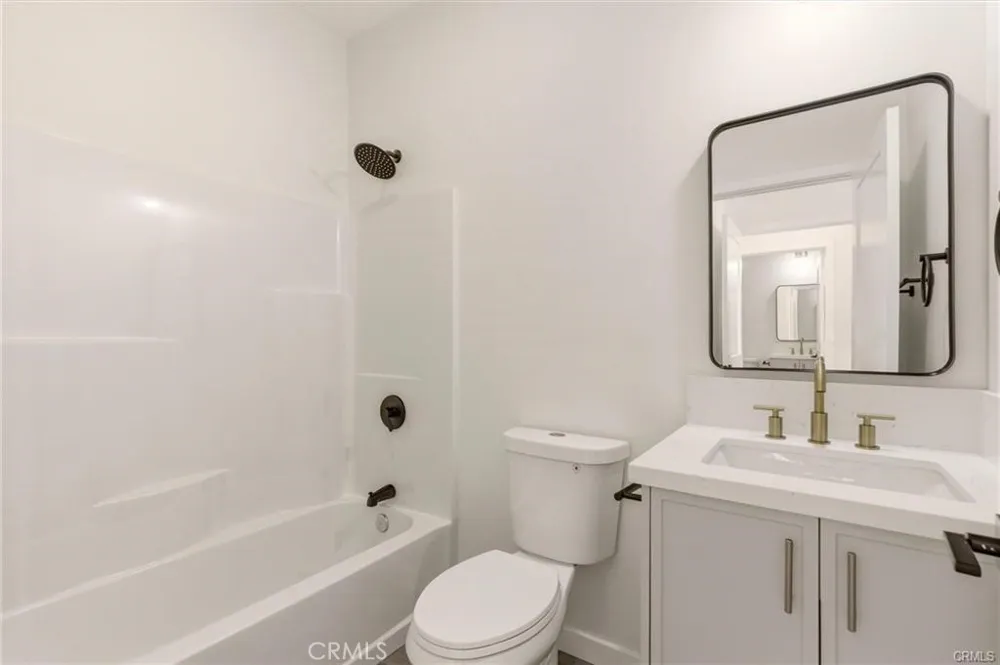 2155 Euclid Avenue #B Long Beach, CA 90815