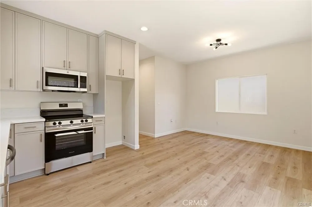 2155 Euclid Avenue #B Long Beach, CA 90815