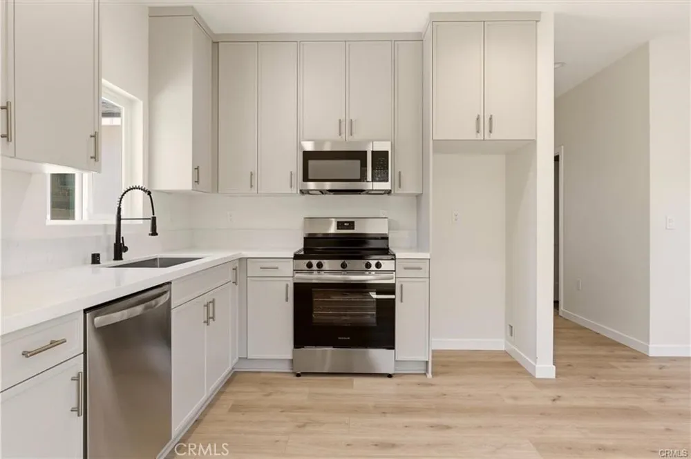 2155 Euclid Avenue #B Long Beach, CA 90815