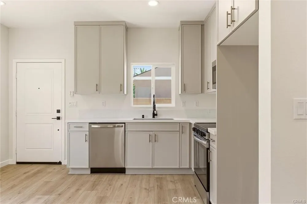 2155 Euclid Avenue #B Long Beach, CA 90815