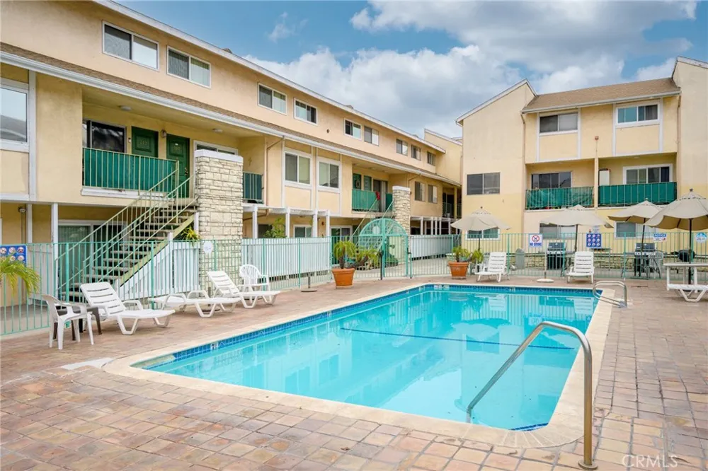 121 Sinclair Avenue #107 Glendale, CA 91206