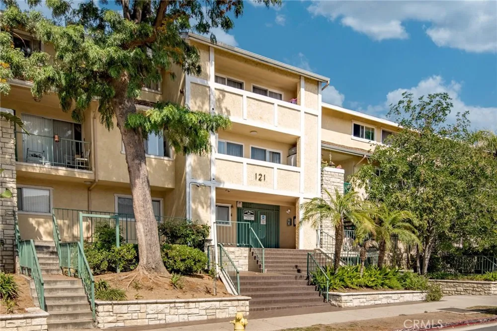 121 Sinclair Avenue #107 Glendale, CA 91206