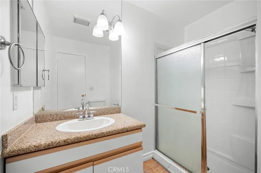 121 Sinclair Avenue #107 Glendale, CA 91206