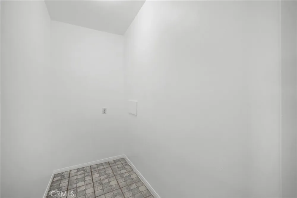 121 Sinclair Avenue #107 Glendale, CA 91206