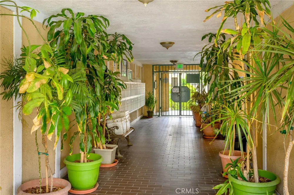 121 Sinclair Avenue #107 Glendale, CA 91206