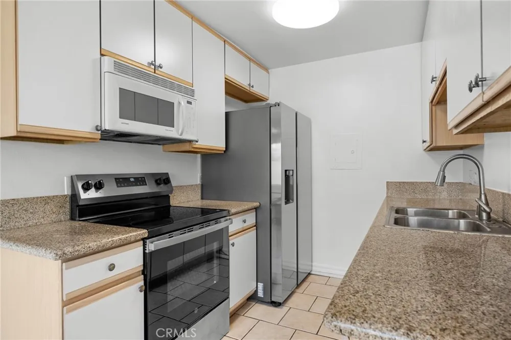 121 Sinclair Avenue #107 Glendale, CA 91206