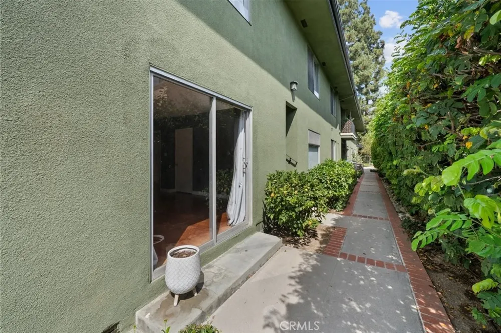 1209 S Orange Grove Avenue Pasadena, CA 91105