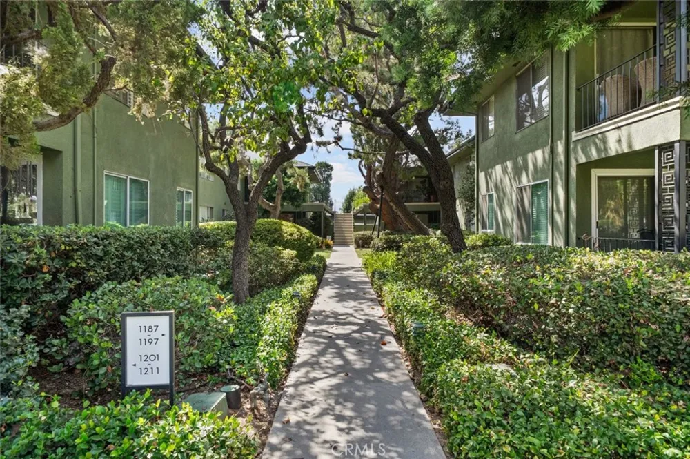 1209 S Orange Grove Avenue Pasadena, CA 91105