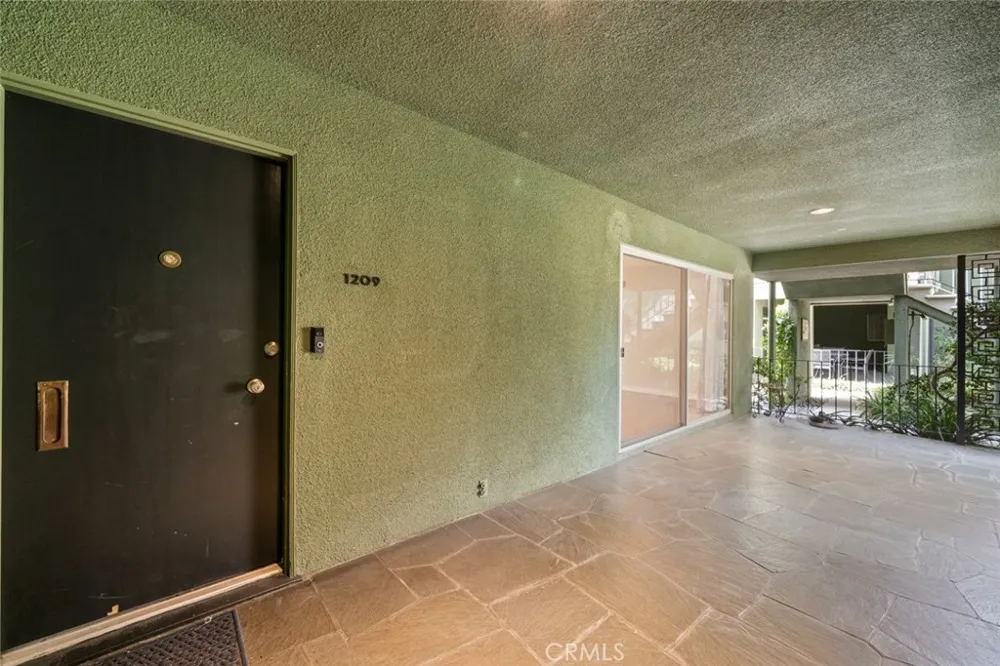 1209 S Orange Grove Avenue Pasadena, CA 91105