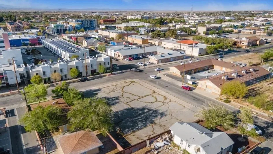 706 W Milling St Lancaster, CA 93534