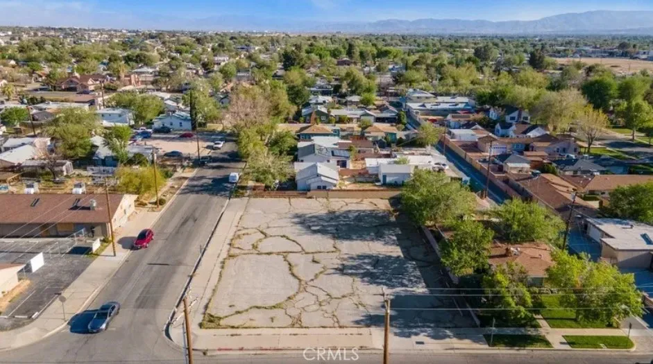 706 W Milling St Lancaster, CA 93534
