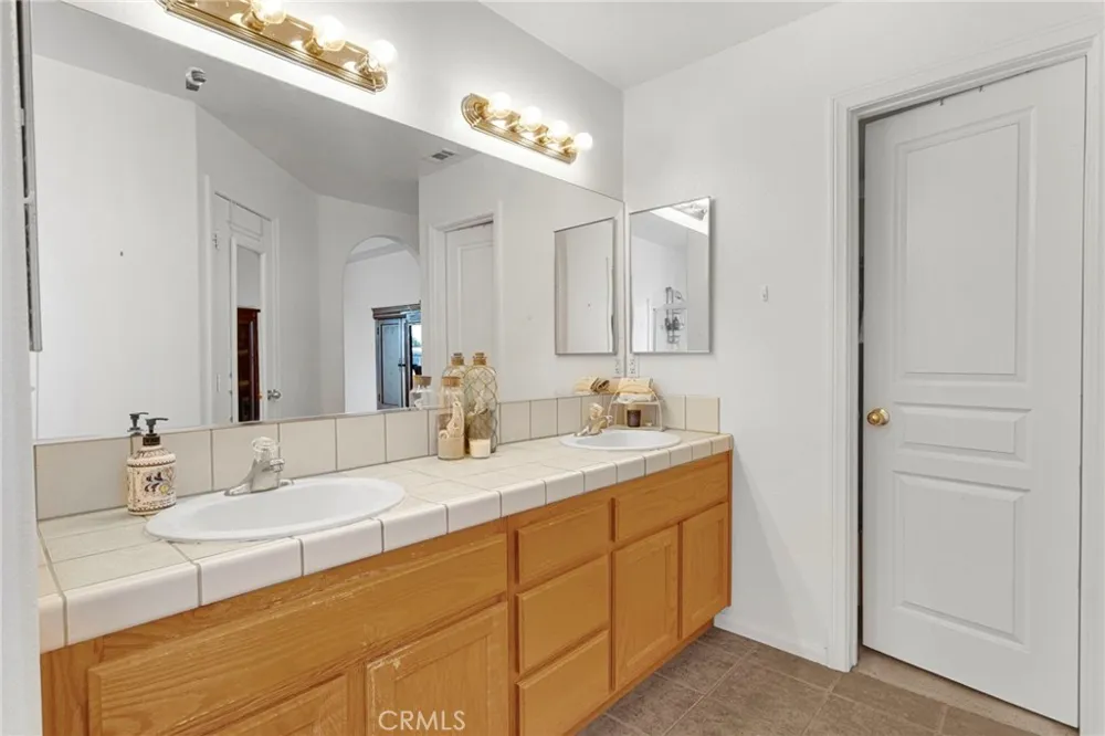 13240 Skiomah Apple Valley, CA 92308