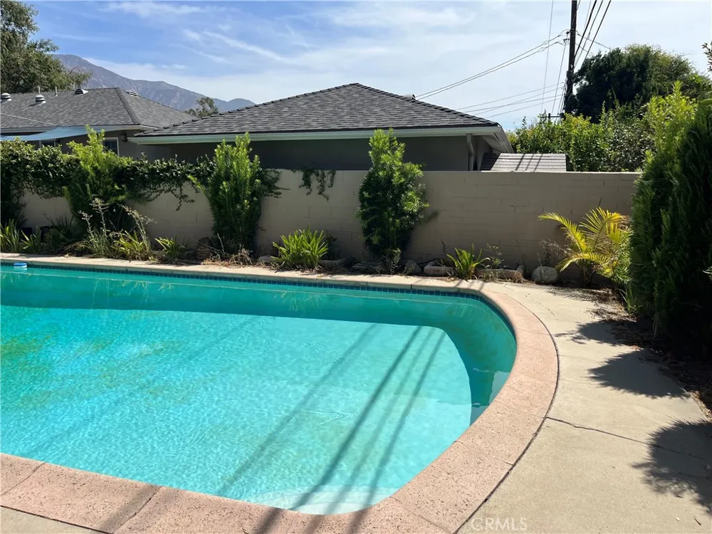 2440 Queensberry Road Pasadena, CA 91104