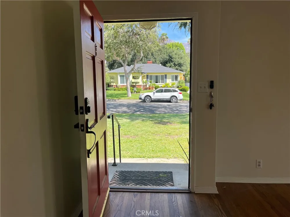 2440 Queensberry Road Pasadena, CA 91104