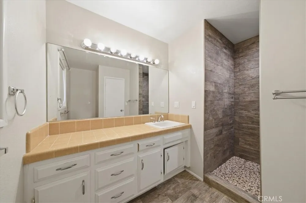 7363 Hermosa Yucca Valley, CA 92284