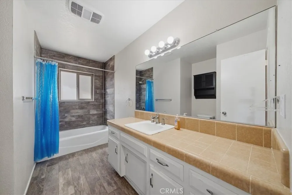 7363 Hermosa Yucca Valley, CA 92284