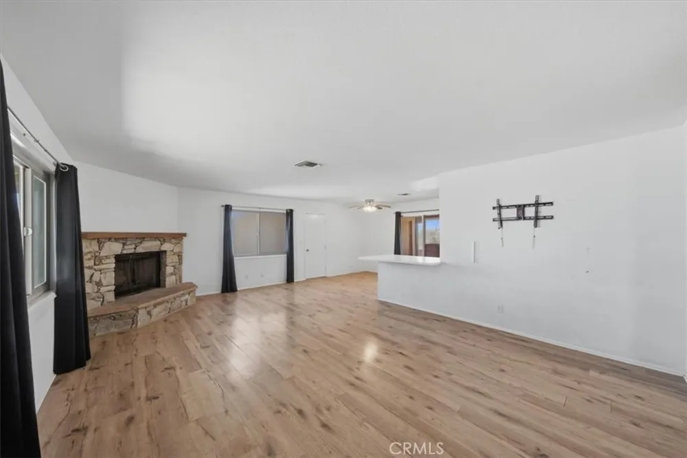 7363 Hermosa Yucca Valley, CA 92284