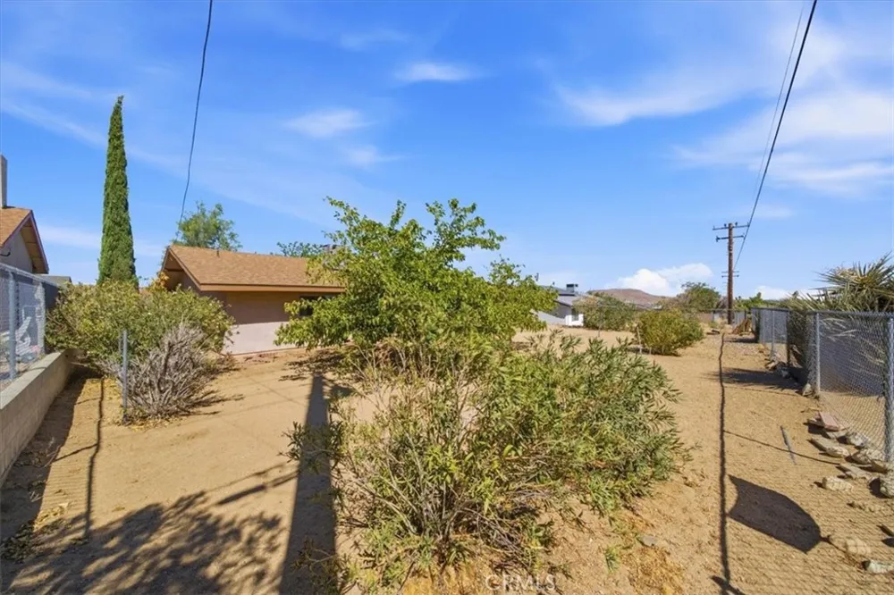 7363 Hermosa Yucca Valley, CA 92284