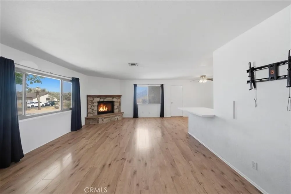 7363 Hermosa Yucca Valley, CA 92284