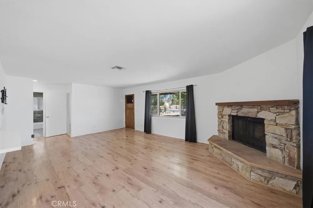 7363 Hermosa Yucca Valley, CA 92284