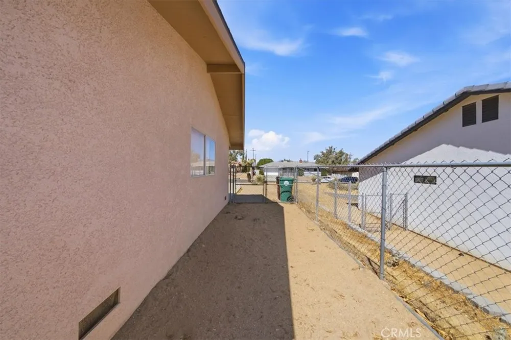 7363 Hermosa Yucca Valley, CA 92284