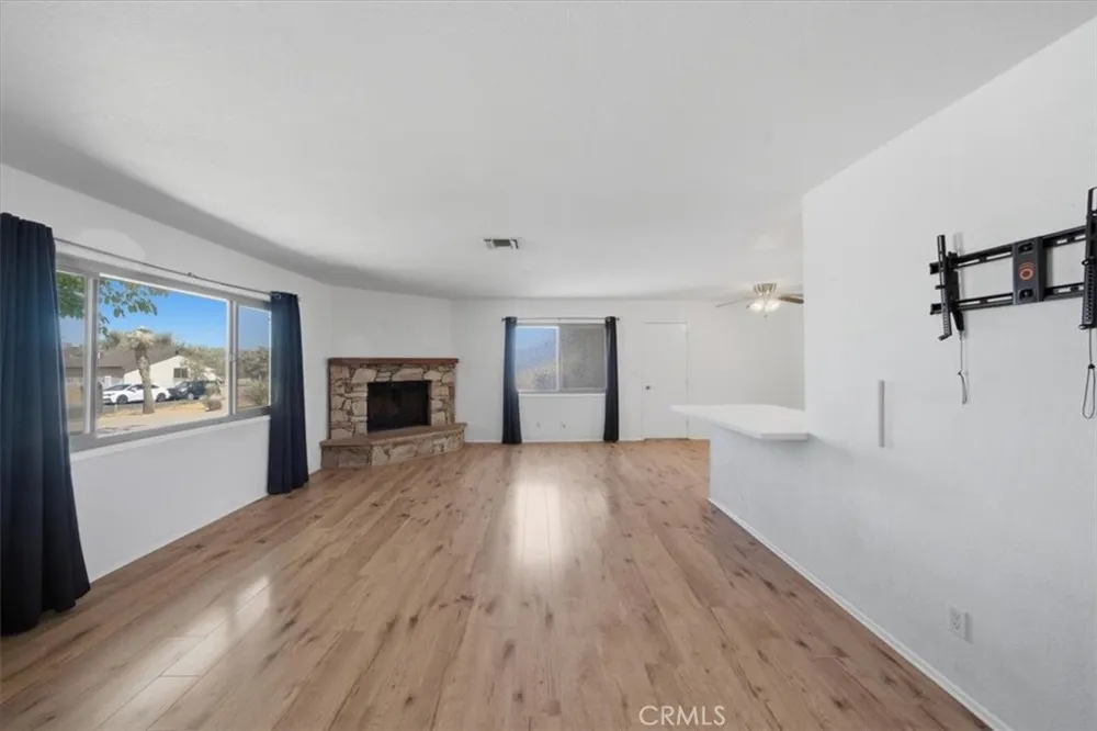 7363 Hermosa Yucca Valley, CA 92284