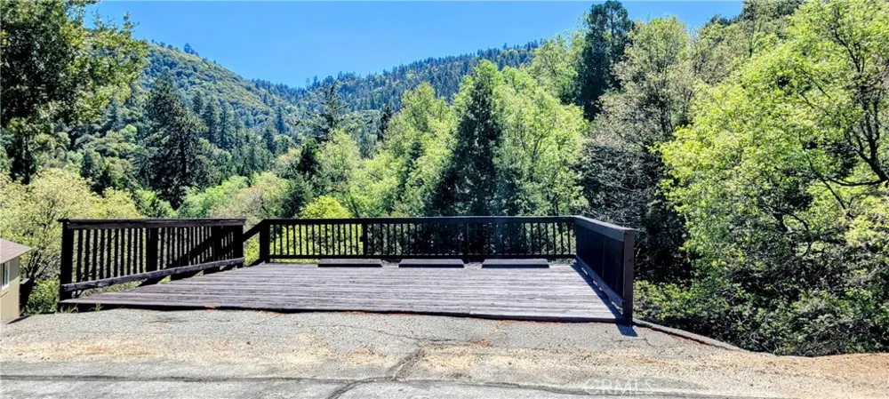 389 Dorn Crestline, CA 92325