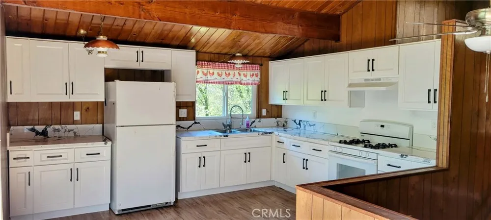 389 Dorn Crestline, CA 92325
