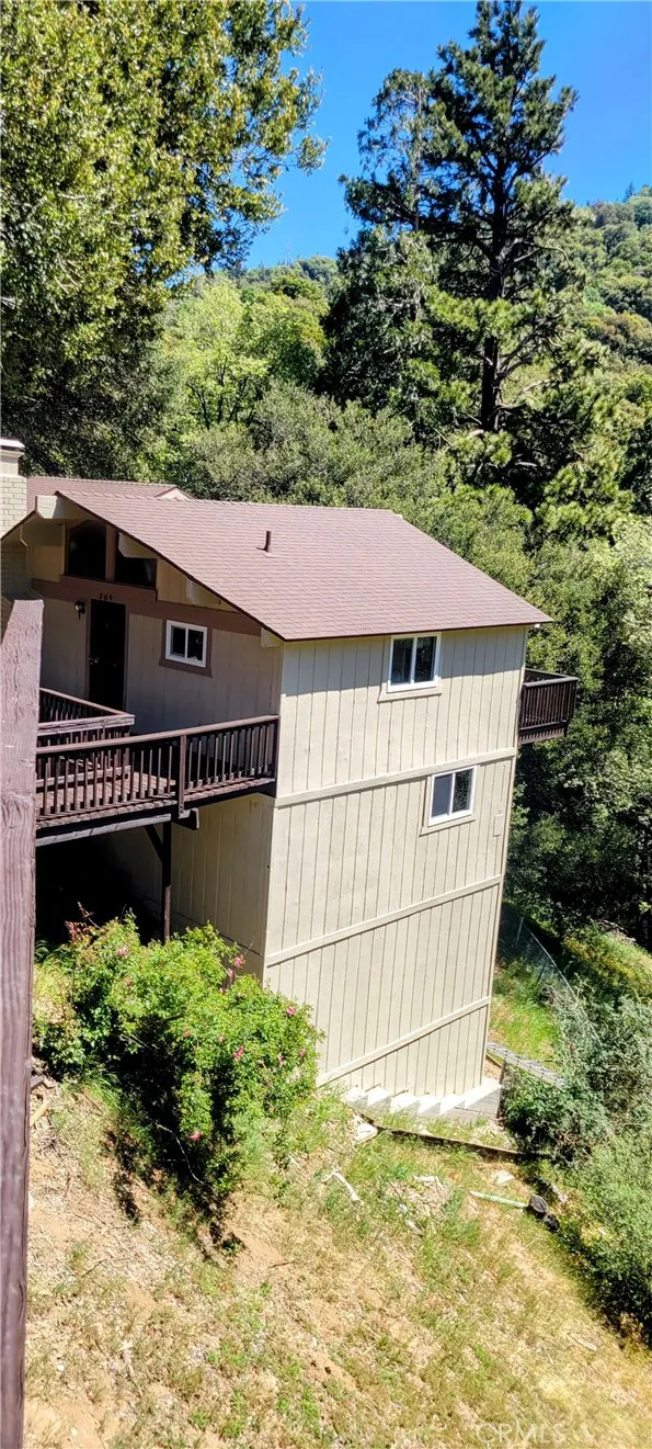 389 Dorn Crestline, CA 92325