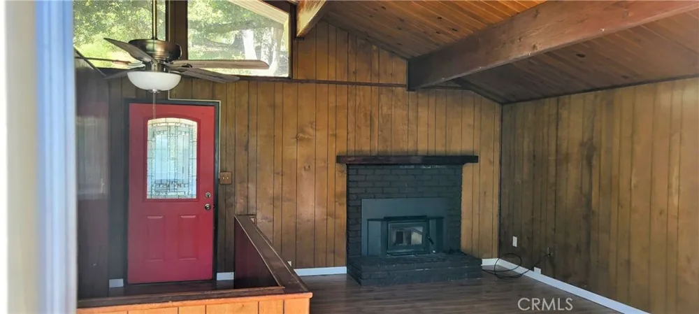 389 Dorn Crestline, CA 92325