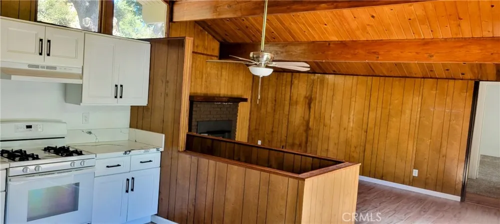 389 Dorn Crestline, CA 92325